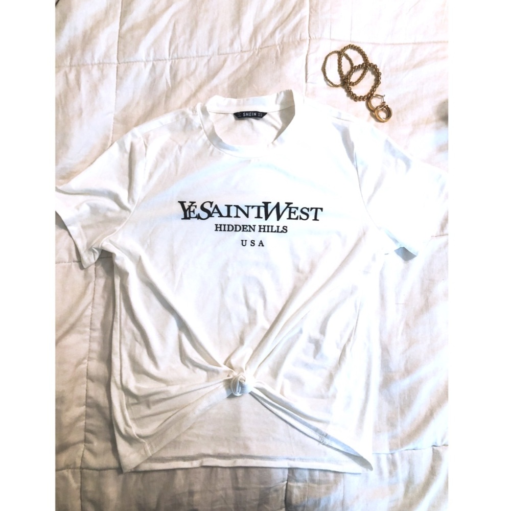 SHEIN White Graphic Tee Size Medium